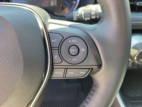 Used 2023 Toyota RAV4 XLE Premium image 21