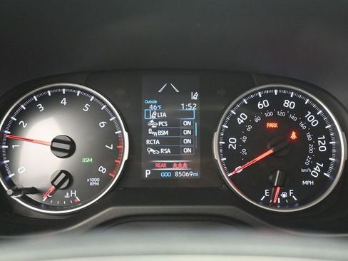 Used 2020 Toyota RAV4 XLE Premium image 11