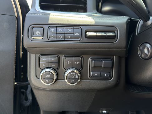 Used 2023 GMC Yukon Denali Ultimate AWD/4WD image 24