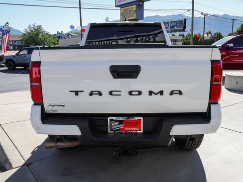 Used 2024 Toyota Tacoma SR5 AWD/4WD image 7