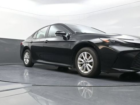 Used 2025 Toyota Camry LE FWD image 31