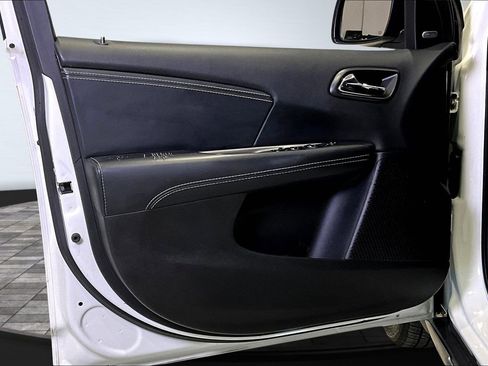 Used 2018 Dodge Journey Crossroad w/ Driver Convenience Group image 19