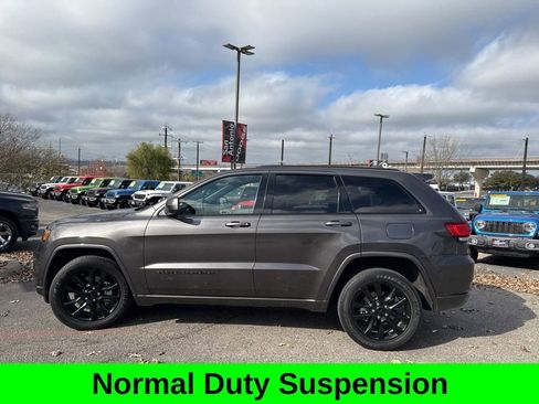 Used 2021 Jeep Grand Cherokee Laredo X image 12