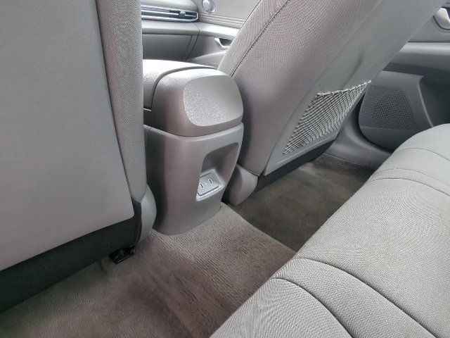 Used 2025 Hyundai Elantra SEL FWD image 23