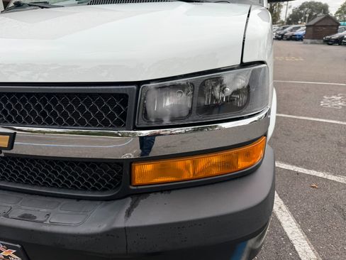 Used 2020 Chevrolet Express 2500 w/ Enhanced Convenience Package image 5