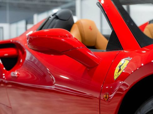 Used 2018 Ferrari 488 Spider RWD image 11