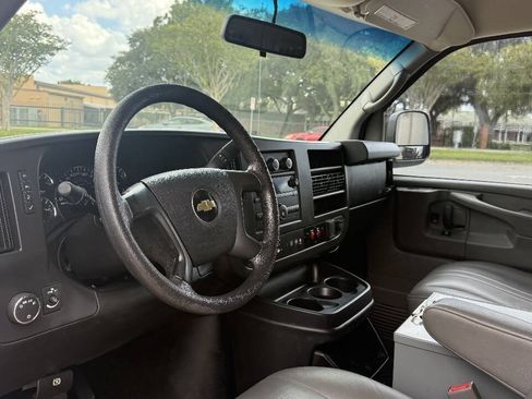 Used 2015 Chevrolet Express 2500 RWD image 18