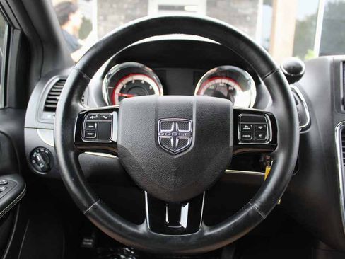 Used 2016 Dodge Grand Caravan SXT FWD image 15