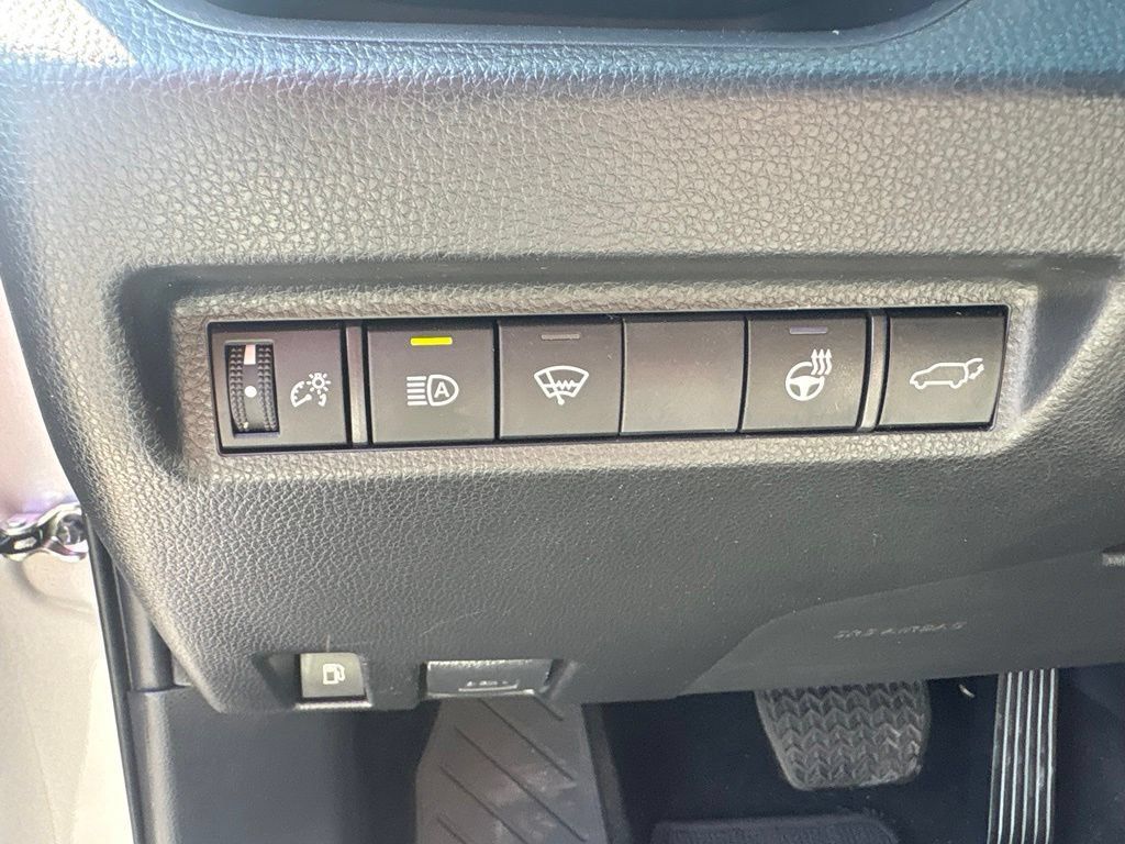 Used 2022 Toyota RAV4 XLE Premium AWD/4WD image 19