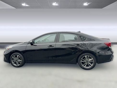 Used 2023 Kia Forte LXS image 2