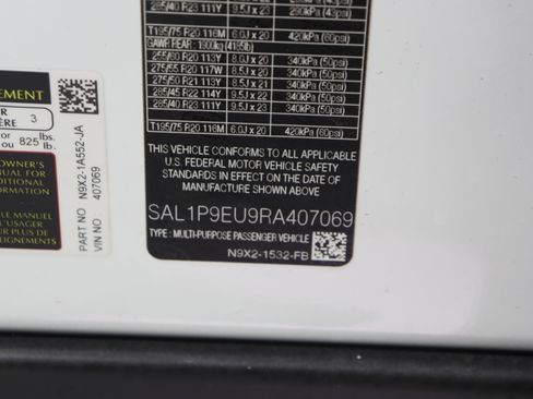 Used 2024 Land Rover Range Rover Sport SE image 45