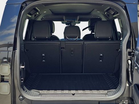 New 2026 Land Rover Defender 110 X-Dynamic SE AWD/4WD image 12