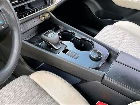 Used 2023 Nissan Rogue SV image 13