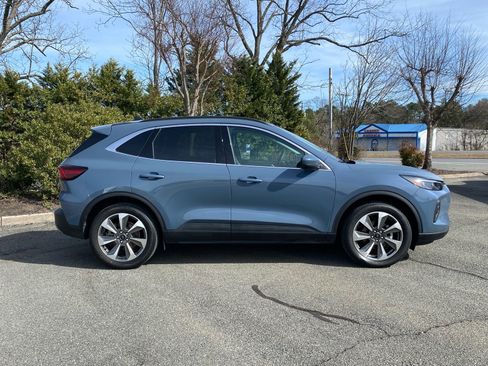 Certified 2025 Ford Escape Platinum w/ Premium Technology Package image 3