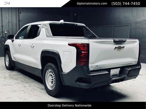 Used 2024 Chevrolet Silverado EV W/T AWD/4WD image 5