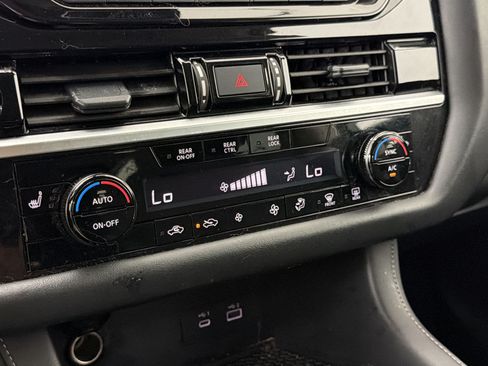 Used 2024 Nissan Pathfinder SV FWD image 31