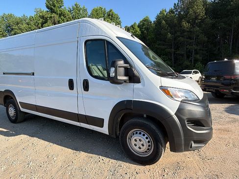 Used 2024 RAM ProMaster 2500 w/ Convenience Group FWD image 5
