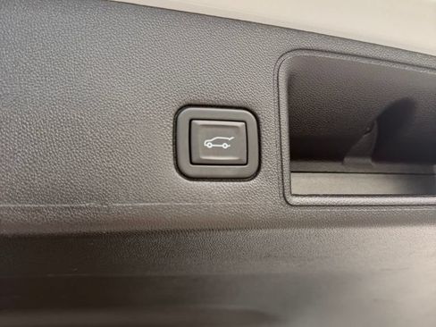 Used 2024 GMC Terrain SLT FWD image 26