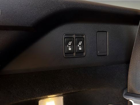 Used 2022 Lexus RX 350L Premium w/ Premium Package image 32