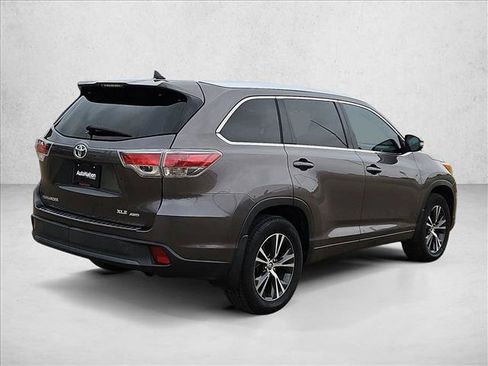 Used 2016 Toyota Highlander XLE AWD/4WD image 11