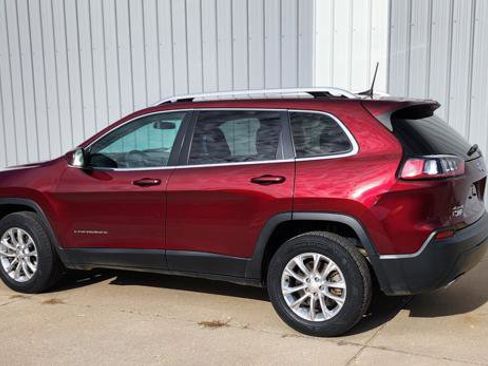 Used 2019 Jeep Cherokee Latitude w/ Cold Weather Group image 8