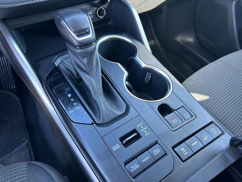 Used 2022 Toyota Highlander LE image 28