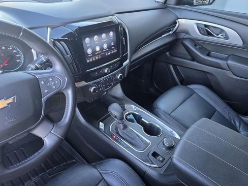 Used 2021 Chevrolet Traverse LT image 20