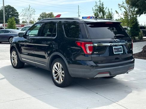 Used 2019 Ford Explorer XLT w/ Equipment Group 202A AWD/4WD image 5