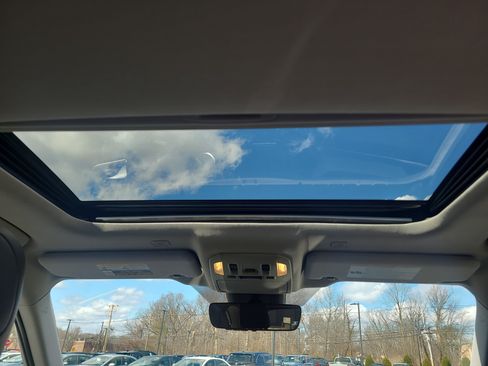 Certified 2025 Toyota Highlander XLE image 19