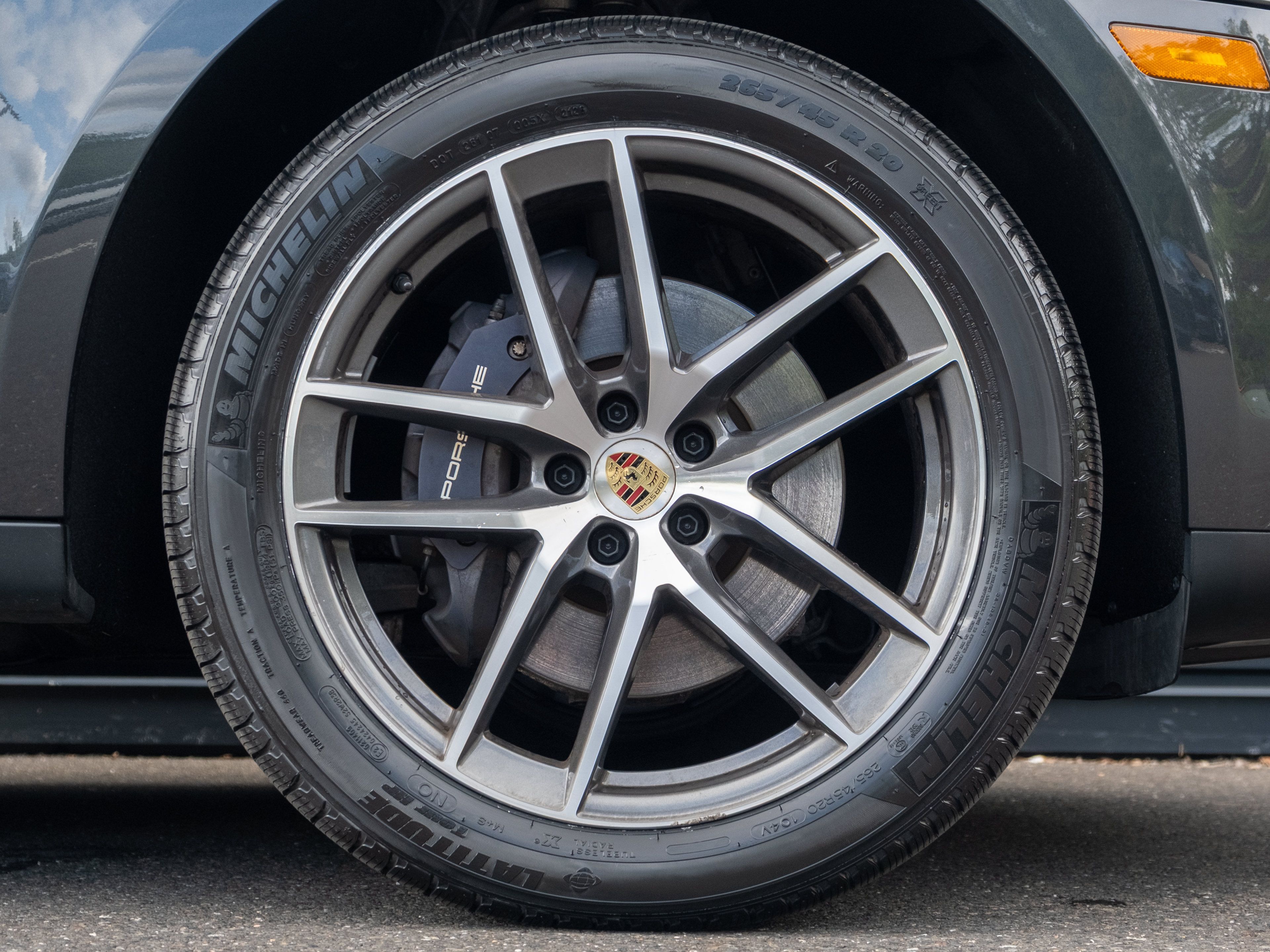 Used 2023 Porsche Macan AWD/4WD image 15
