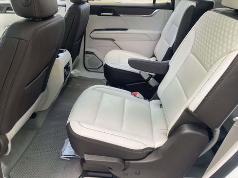 Used 2024 GMC Acadia Denali FWD image 9