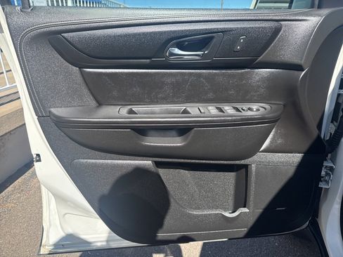 Used 2015 Chevrolet Traverse LT image 16