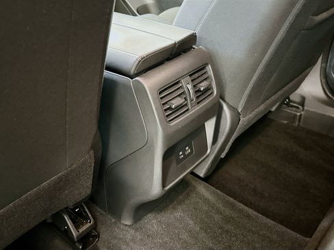 Used 2023 Nissan Rogue SV image 27