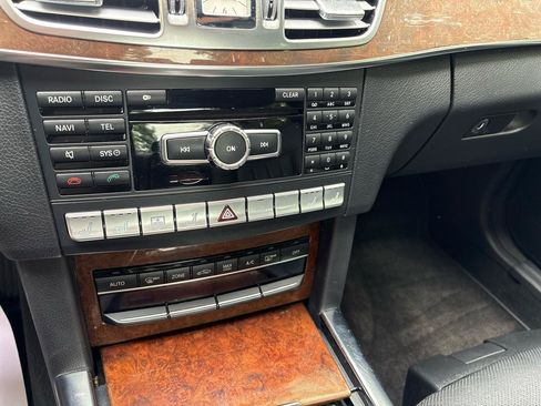 Used 2014 Mercedes-Benz E 550 4MATIC Sedan image 30