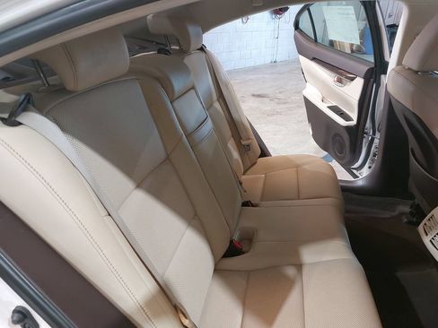 Used 2016 Lexus ES 350 w/ Premium Package w/Wood Trim FWD image 12