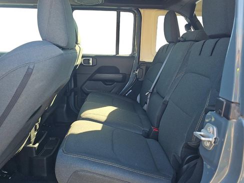 Used 2025 Jeep Wrangler Unlimited Sahara image 10