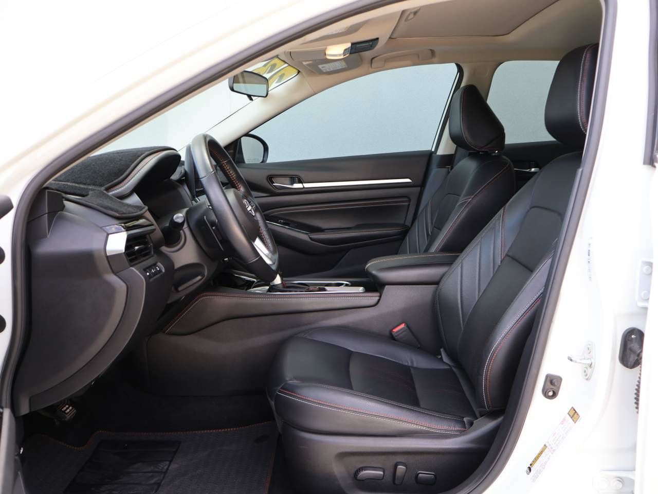 Used 2023 Nissan Altima 2.5 SR w/ SR Premium Package FWD image 8