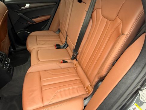 Used 2023 Audi Q5 e Premium w/ Convenience Package image 26