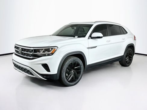 Used 2023 Volkswagen Atlas Cross Sport SE w/ Panoramic Sunroof Package FWD image 3