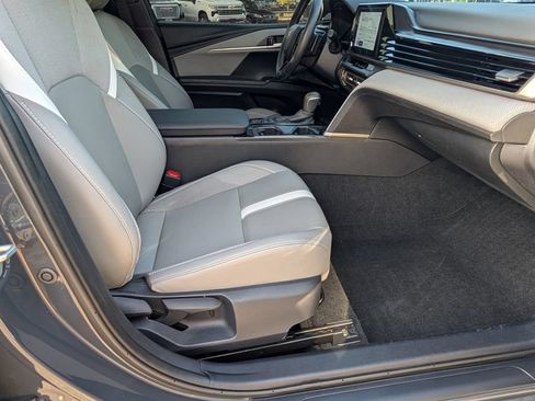 Used 2025 Toyota Camry SE FWD image 20