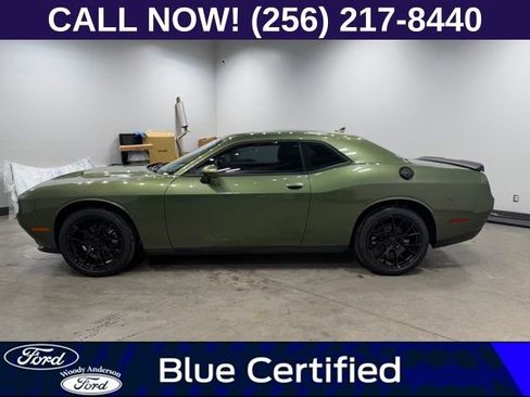 Used 2023 Dodge Challenger SXT image 3