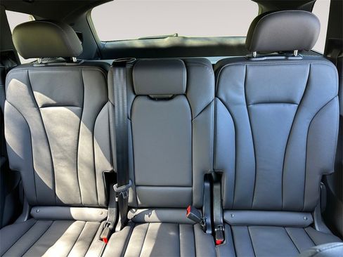New 2025 Audi Q7 2.0T Premium image 13
