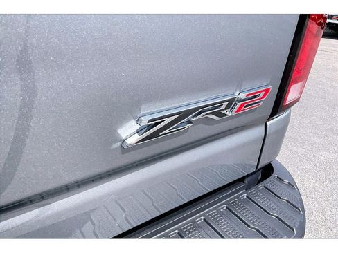 Used 2024 Chevrolet Silverado 2500 ZR2 w/ Technology Package AWD/4WD image 9