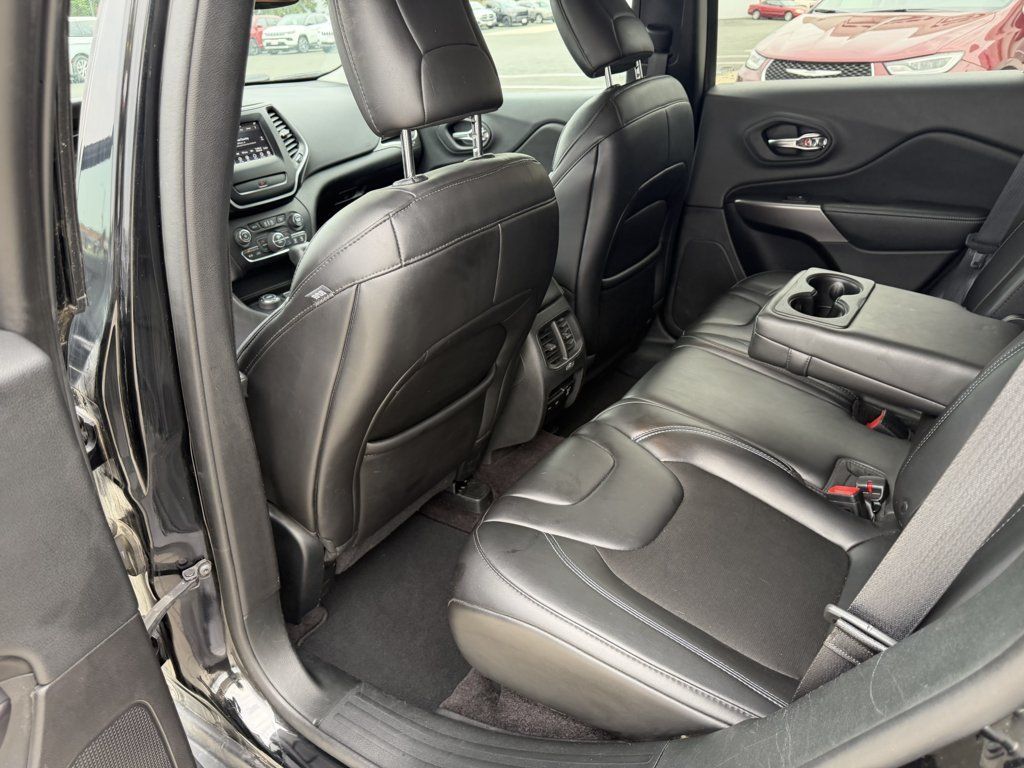 Used 2019 Jeep Cherokee Latitude Plus w/ Comfort/Convenience Group AWD/4WD image 12