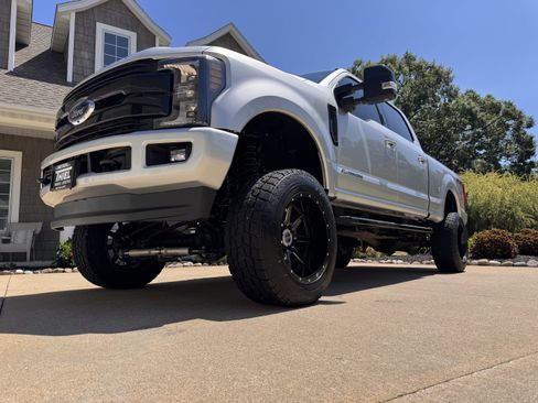 Used 2019 Ford F250 Lariat w/ Lariat Ultimate Package AWD/4WD image 27