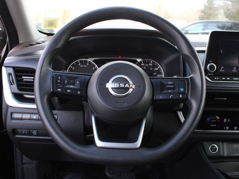 Used 2023 Nissan Rogue SV image 10