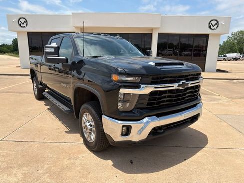 Used 2024 Chevrolet Silverado 2500 LT w/ Convenience Package AWD/4WD image 2
