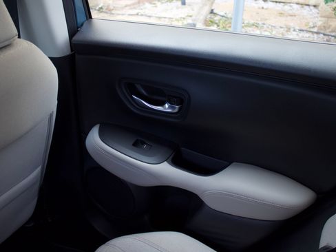 Used 2025 Honda HR-V LX image 21