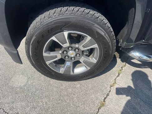 Used 2019 Chevrolet Colorado Z71 AWD/4WD image 17