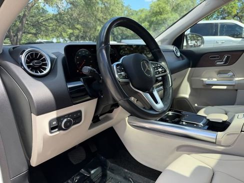 Used 2023 Mercedes-Benz GLA 250 4MATIC w/ Premium Package image 8